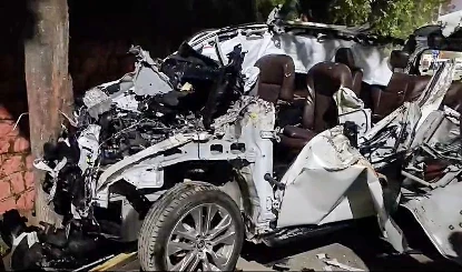 Maharashtra: तेज रफ्तार कार के ट्रक से टकरा जाने से दो लोगों की मौत