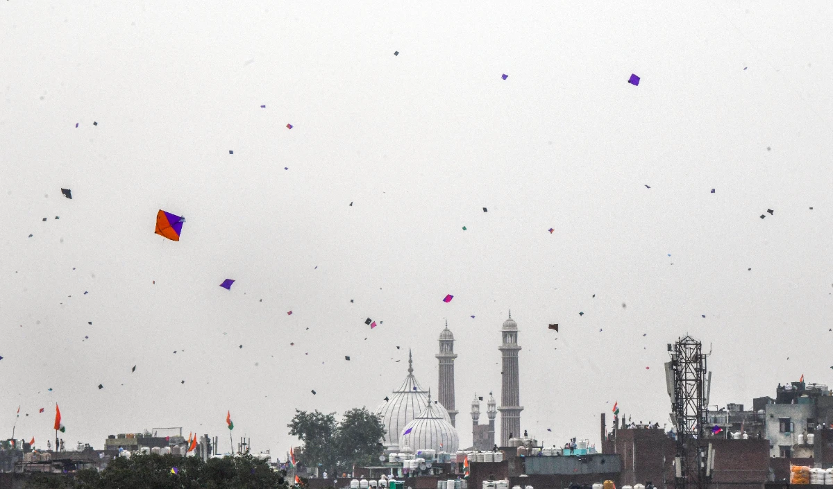 Pakistan के पंजाब प्रांत में बसंत उत्सव के दौरान पतंग उड़ाने पर प्रतिबंध 20 साल बाद हटा