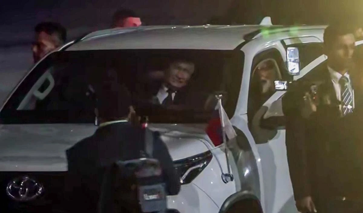 Prabhasakshi NewsRoom: Putin को Toyota Fortuner में यात्रा करवा कर Modi ने भारत की सुरक्षा व्यवस्था पर सवाल उठाने वालों को तगड़ा जवाब दे दिया