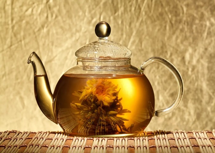 Kitchen Cleaning: चाय की केतली से आ रही बदबू से परेशान, इन नुस्खों से मिनटों में पाएं निजात, ऐसे करें डीप क्लीन