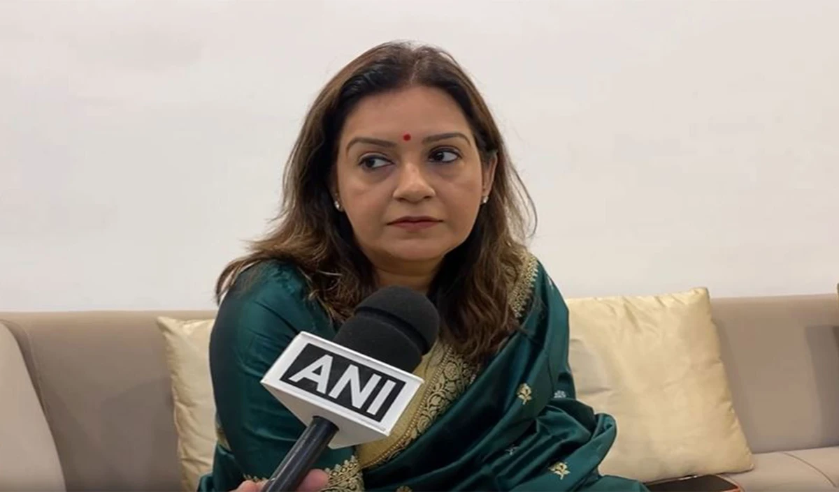 IndiGo की मनमानी पर UBT सांसद का तीखा प्रहार, एकाधिकार नहीं, यह सरकार की नाकामी है