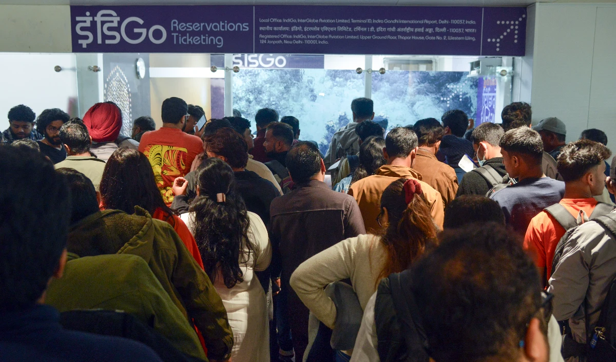 इंडिगो की उड़ानें बाधित होने पर DGCA का कड़ा रुख, अकाउंटेबल मैनेजर को कारण बताओ नोटिस