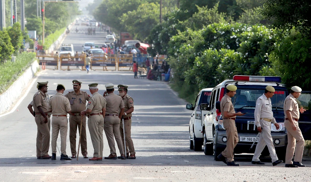 Noida police Noida police