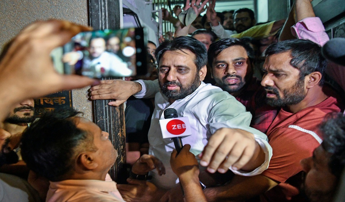 Amanatullah Khan दिल्ली पुलिस ने तेज की अमानतुल्लाह खान की तलाशी