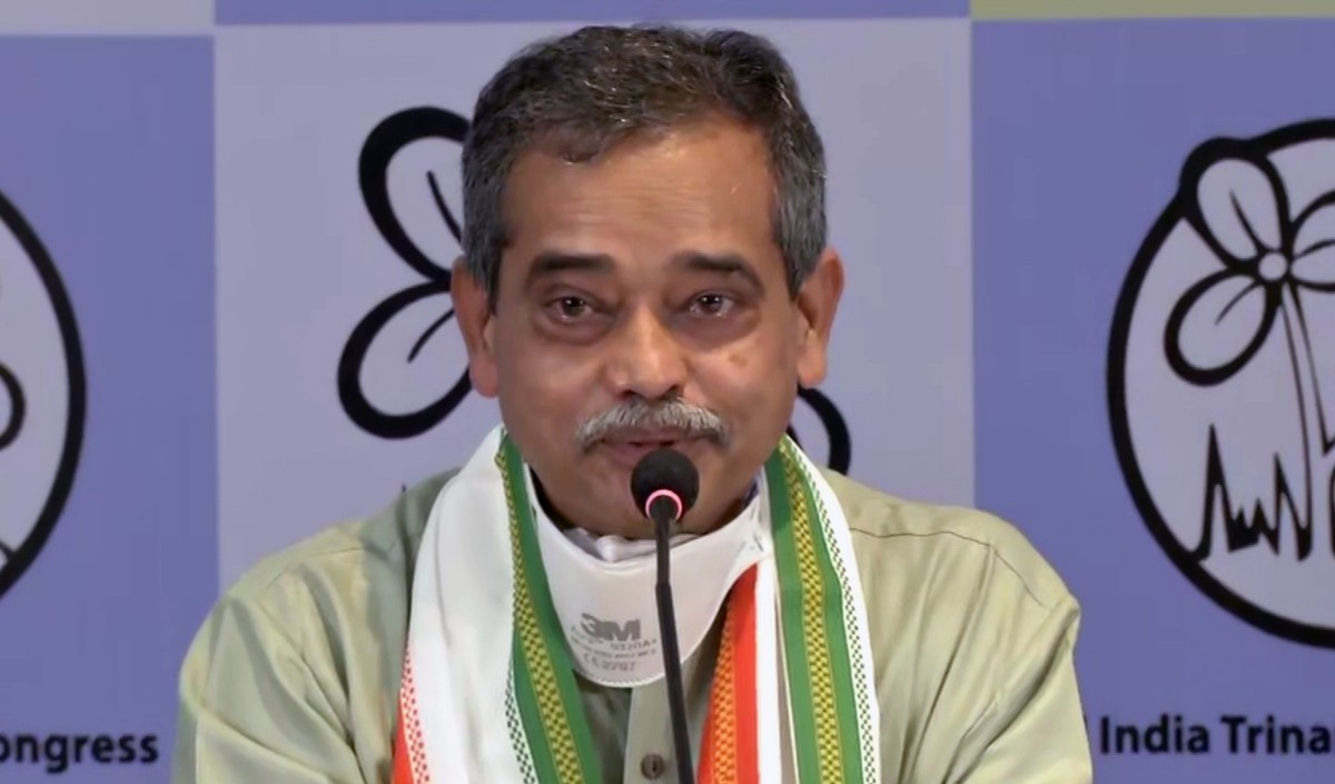 प्रणब मुखर्जी के बेटे अभिजीत मुखर्जी ने छोड़ा TMC का साथ, कांग्रेस में हुई घर वापसी प्रणब मुखर्जी के बेटे अभिजीत मुखर्जी ने छोड़ा TMC का साथ, कांग्रेस में हुई घर वापसी