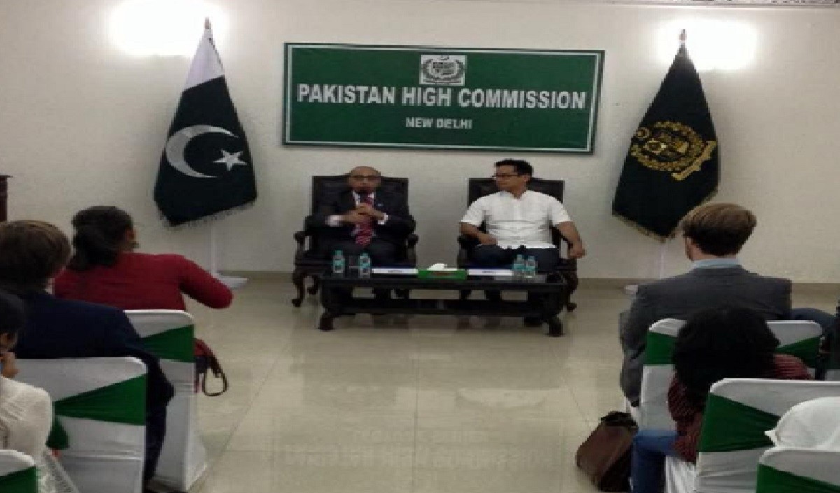 Pakistan के पूर्व उच्चायुक्त अब्दुल बासित का फोटो पोस्ट करते हुए हिमंता ने फिर साधा गोगोई पर निशाना, जानें अब क्या कहा