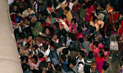 आखिर कौन, कैसे और कब तक पाएगा भीड़ से उत्पन्न भगदड़ पर काबू?