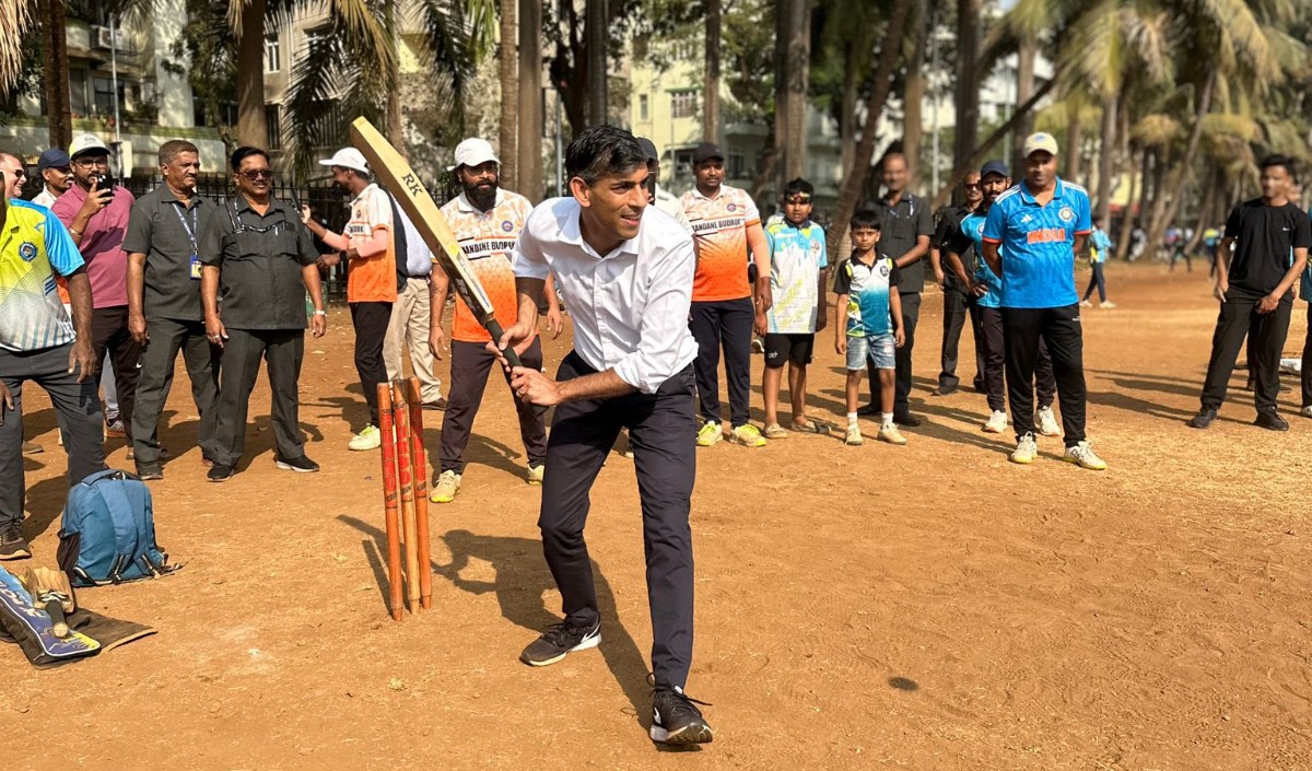 মুম্বাইয়ের পার্সি জিমখানায় টেনিস বল থেকে ক্রিকেট খেলেন i ষি সুনাক, ভাগ করা ছবি মুম্বাইয়ের পার্সি জিমখানায় টেনিস বল থেকে ক্রিকেট খেলেন i ষি সুনাক, ভাগ করা ছবি