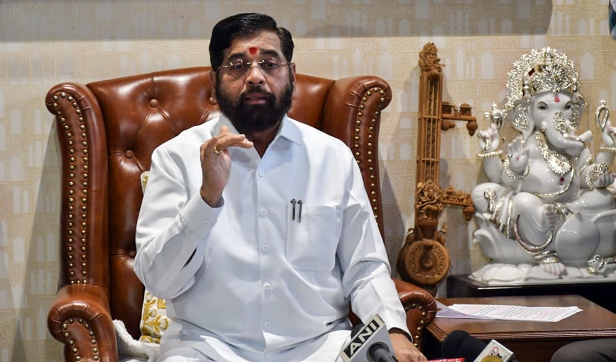 महाराष्ट्र के उपमुख्यमंत्री एकनाथ शिंदे की कार को बम से उड़ाने की धमकी, मुंबई पुलिस ने शुरू की जांच महाराष्ट्र के उपमुख्यमंत्री एकनाथ शिंदे की कार को बम से उड़ाने की धमकी, मुंबई पुलिस ने शुरू की जांच