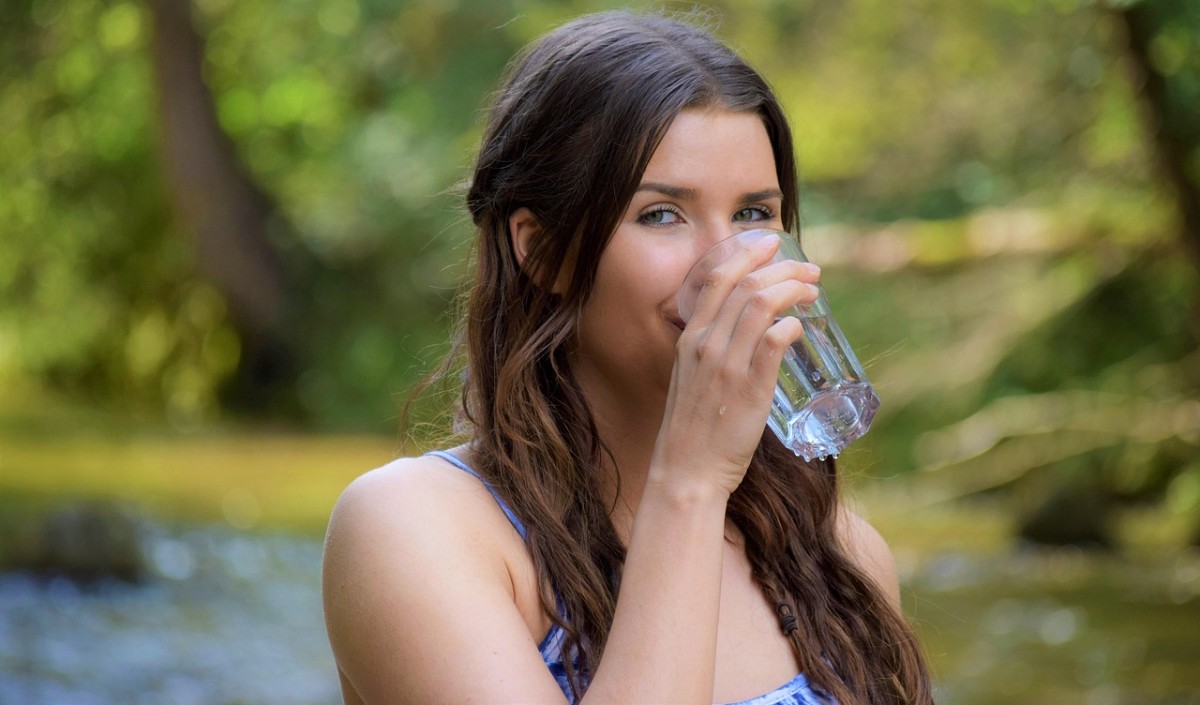 Drinking warm water Drinking warm water