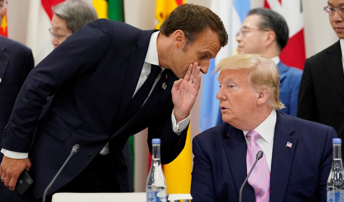 Trump hand Macron Trump hand Macron