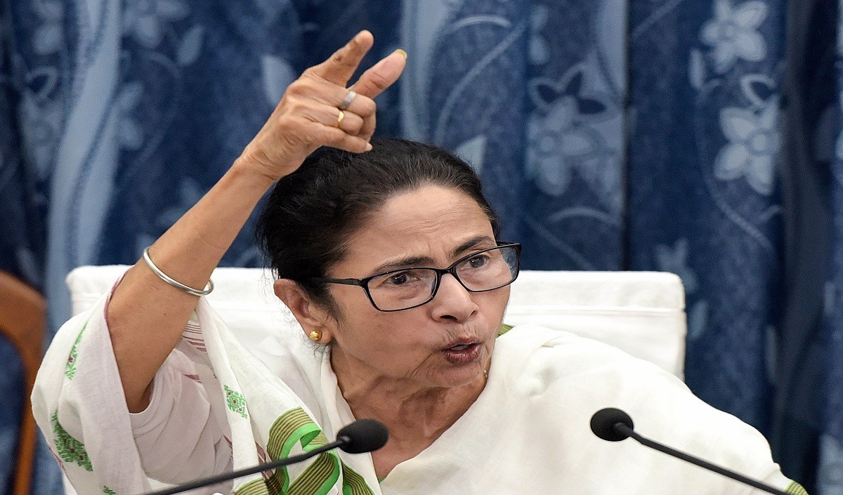‘बांग्लादेशी मौलवी की तरह व्यवहार कर रही हैं ममता बनर्जी’, TMC प्रमुख पर BJP सांसद का वार