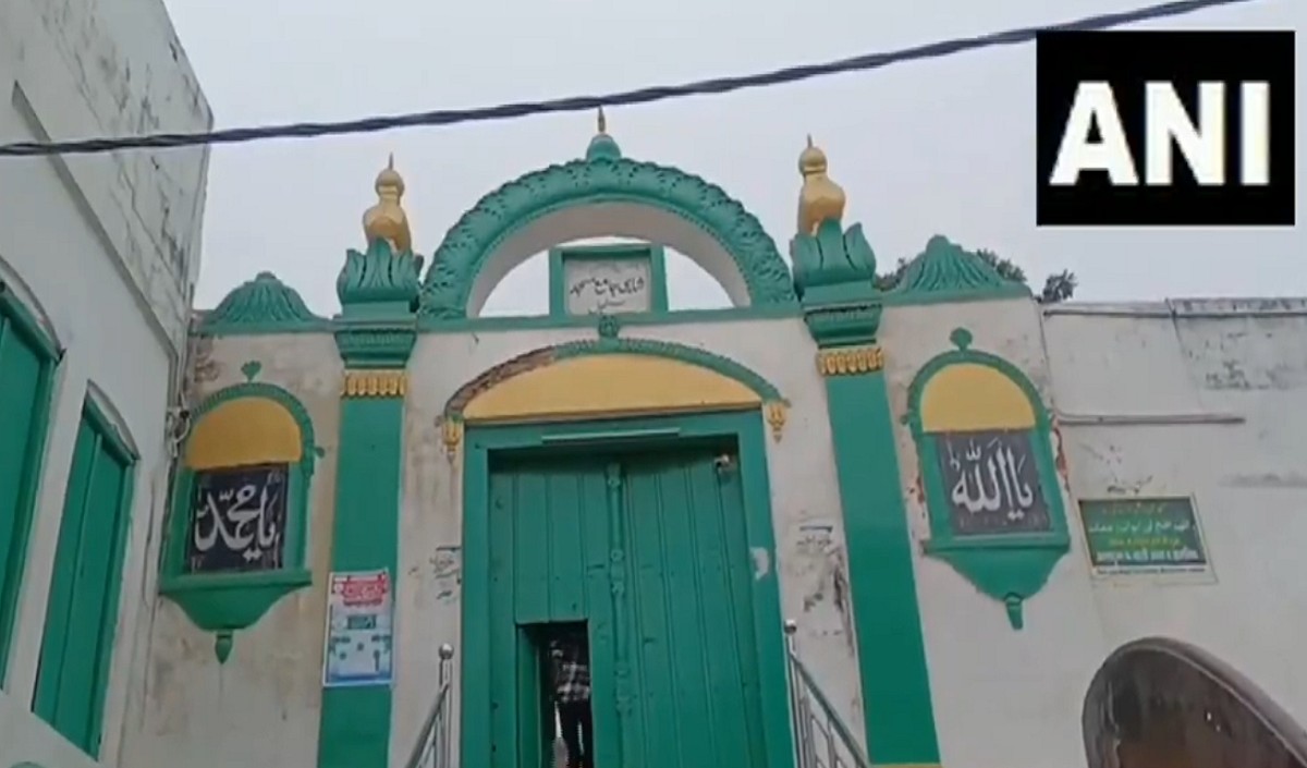 संभल में जामा मस्जिद की होगी रंगाई-पुताई? इलाहाबाद हाईकोर्ट ने दिया ये बड़ा निर्देश संभल में जामा मस्जिद की होगी रंगाई-पुताई? इलाहाबाद हाईकोर्ट ने दिया ये बड़ा निर्देश