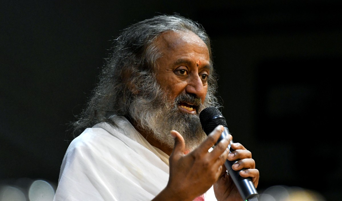 sri sri ravi shankar on kumbh water row ganga doesnt allow bacterial ...