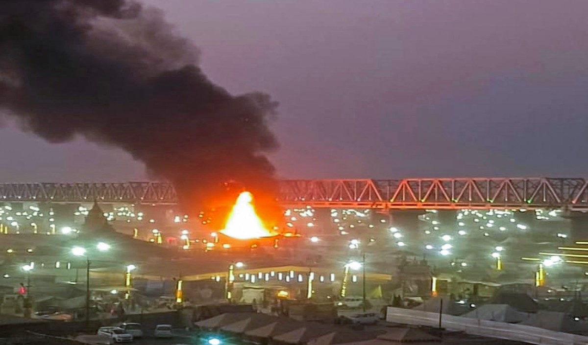 महाकुंभ स्थल पर आग, एक घायल