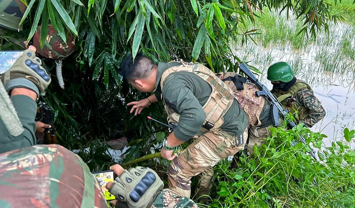 पुलिस ने मणिपुर में उग्रवादी को गिरफ्तार किया