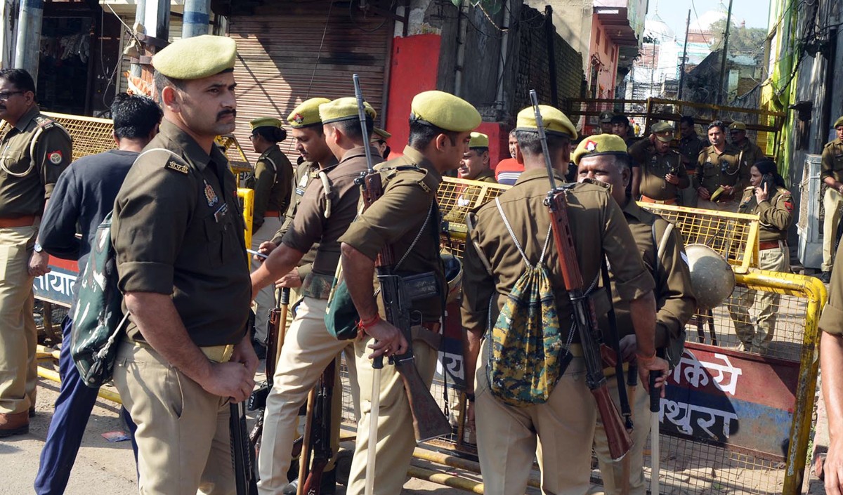 नागपुर में 300 रुपये की टी-शर्ट को लेकर विवाद, नशे में धुत दोस्तों ने की युवक की हत्या नागपुर में 300 रुपये की टी-शर्ट को लेकर विवाद, नशे में धुत दोस्तों ने की युवक की हत्या