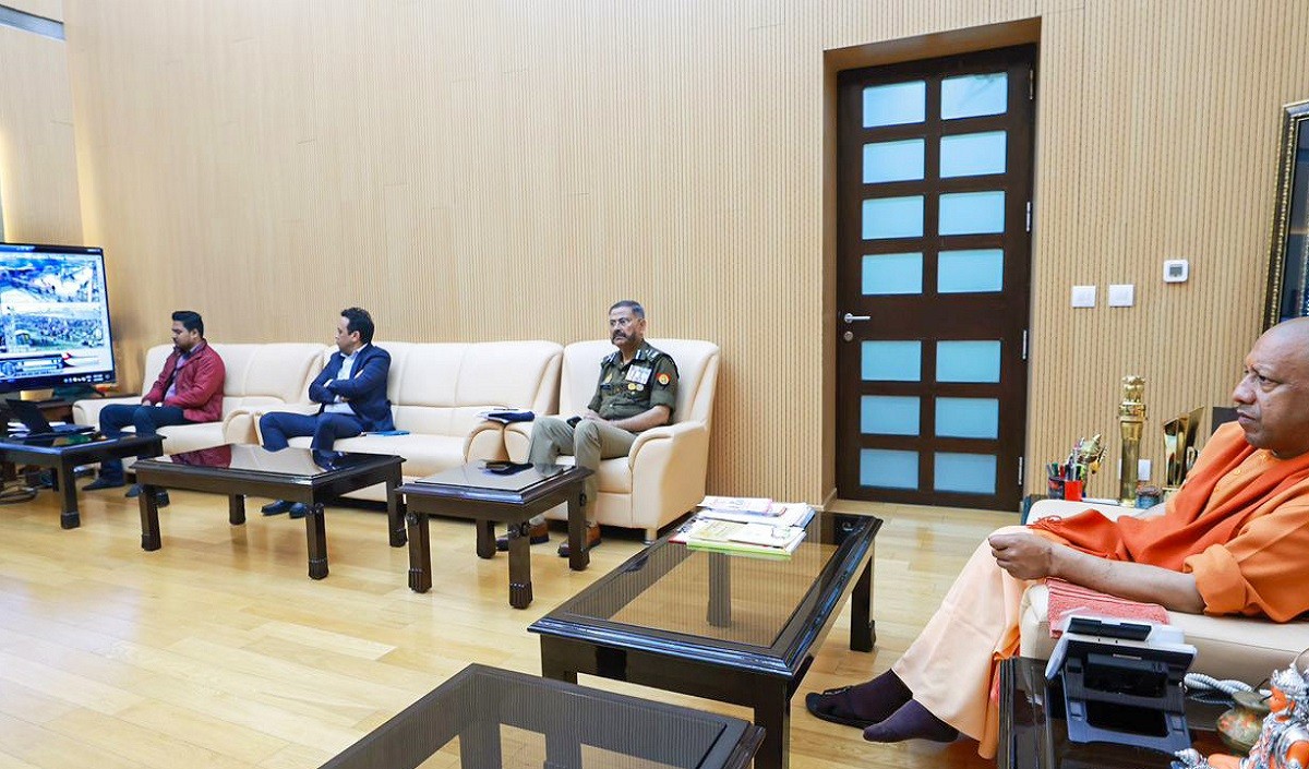 Mahakumbh 2025 Update: बसंत पंचमी के अमृत स्नान पर नजर, सुबह 3 बजे से वॉर रूम में नजर आए योगी