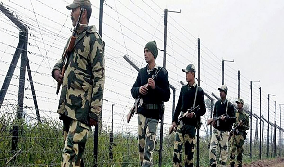 BSF जवानों पर लाठी-डंडों से कर दिया अटैक हथियार छीनने की कोशिश