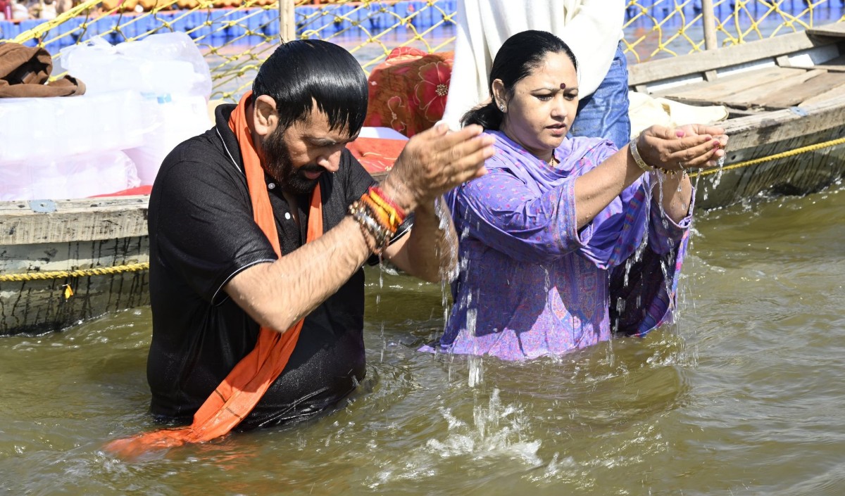MahaKumbh में पहुंचे नायब सिंह सैनी, परिवार संग लगाई त्रिवेणी संगम में डुबकी, खुद को बताया भाग्यशाली MahaKumbh में पहुंचे नायब सिंह सैनी, परिवार संग लगाई त्रिवेणी संगम में डुबकी, खुद को बताया भाग्यशाली