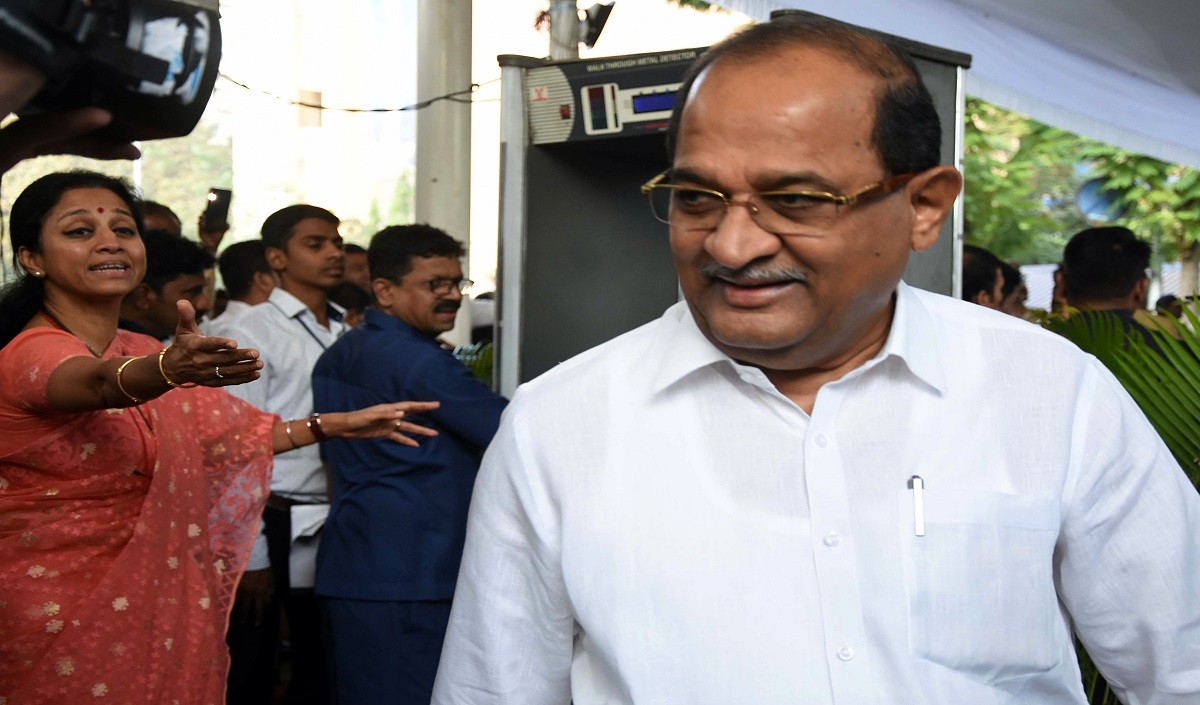 रेत माफिया के खिलाफ मंत्री राधाकृष्ण विखे पाटिल की टिप्पणी को लेकर याचिका, बंबई HC ने किया खारिज रेत माफिया के खिलाफ मंत्री राधाकृष्ण विखे पाटिल की टिप्पणी को लेकर याचिका, बंबई HC ने किया खारिज