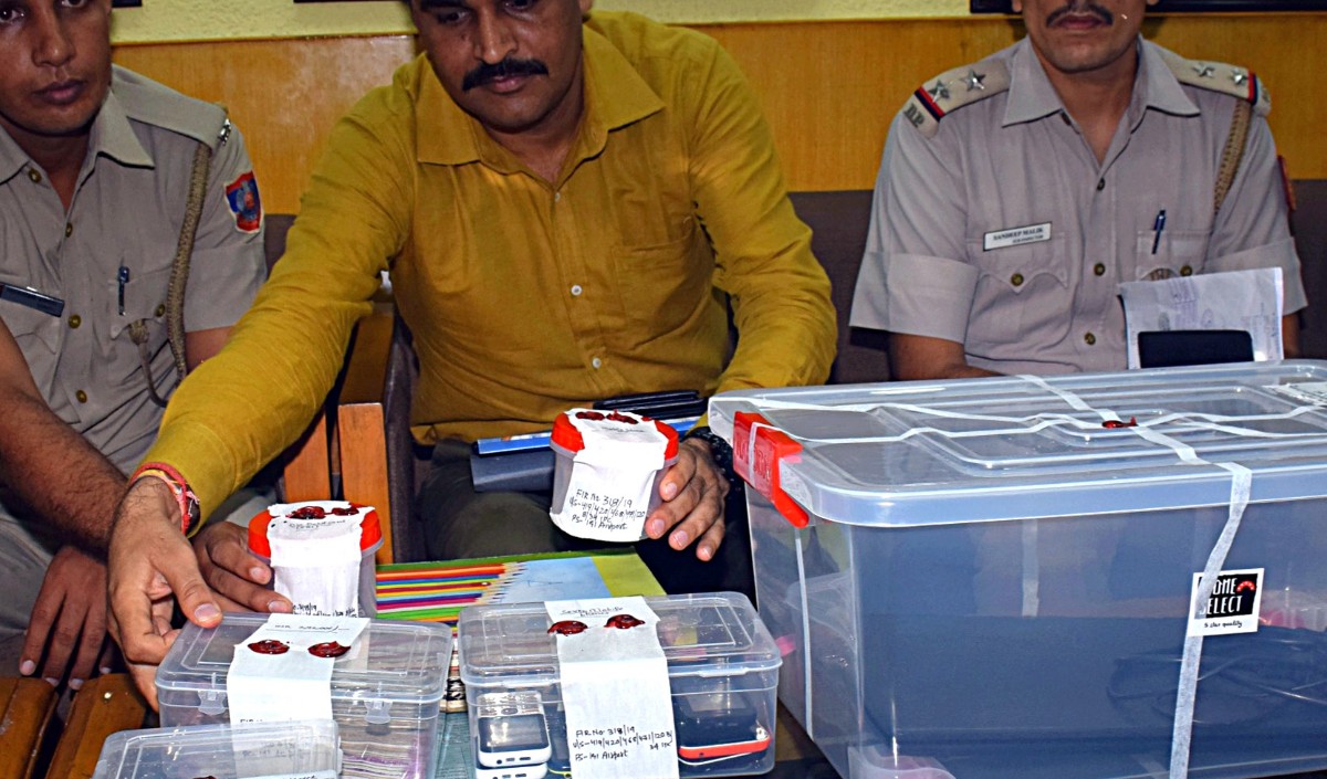 रोहतास में 2.89 करोड़ रुपए मूल्य के चोरी के ‘गैजेट’ जब्त, पांच गिरफ्तार