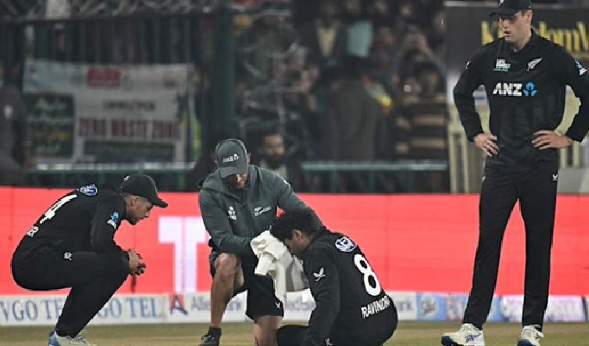 Champions Trophy 2025 से पहले पाकिस्तान के गद्दाफी स्टेडियम की पोल खुली, खराब लाइटिंग के कारण रचिन रविंद्र को लगी चोट?