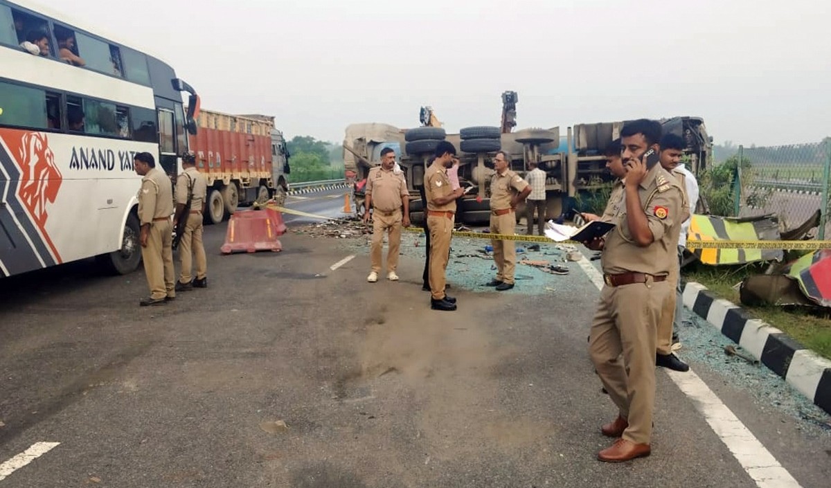 Agra-Lucknow Expressway Agra-Lucknow Expressway