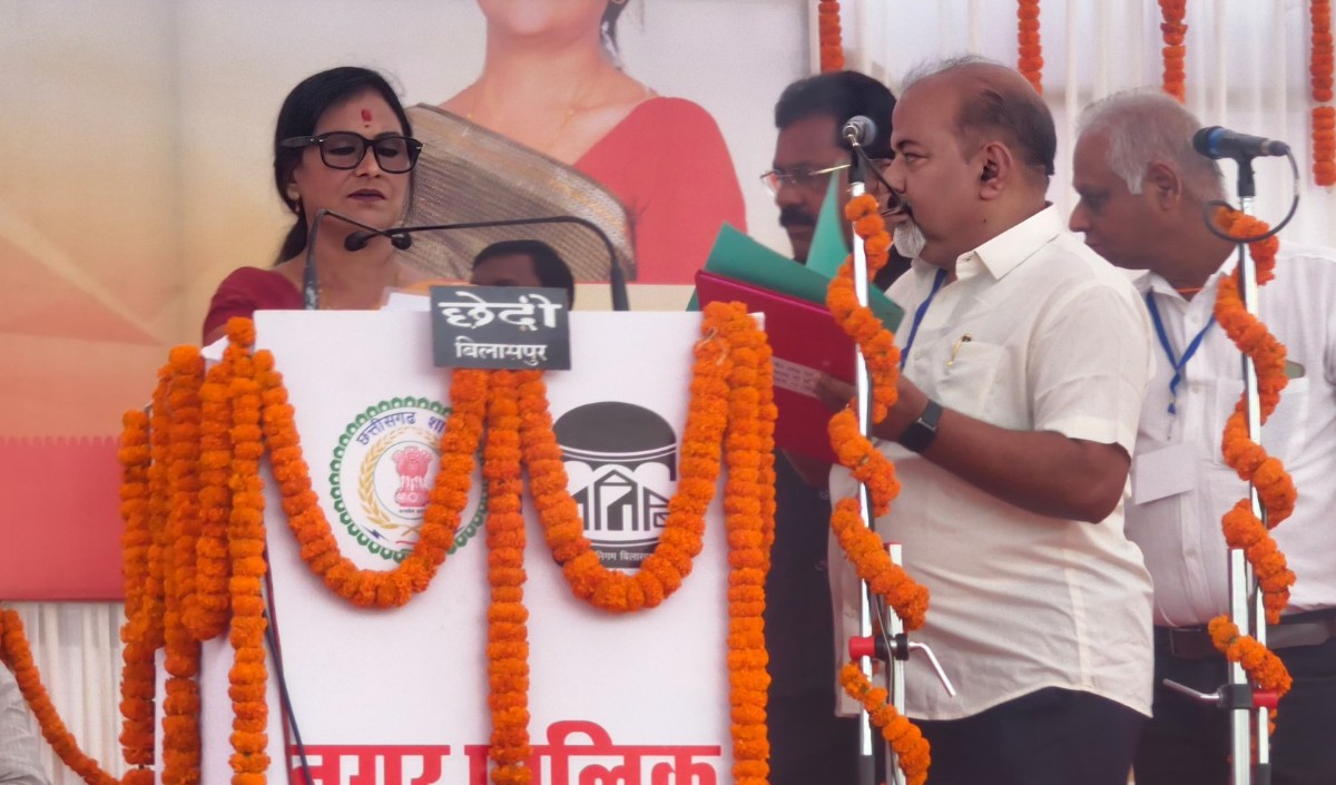 ‘मैं भारत की सांप्रदायिकता तथा…’, फिसली BJP महापौर की जुबान, दोबारा लेनी पड़ी शपथ