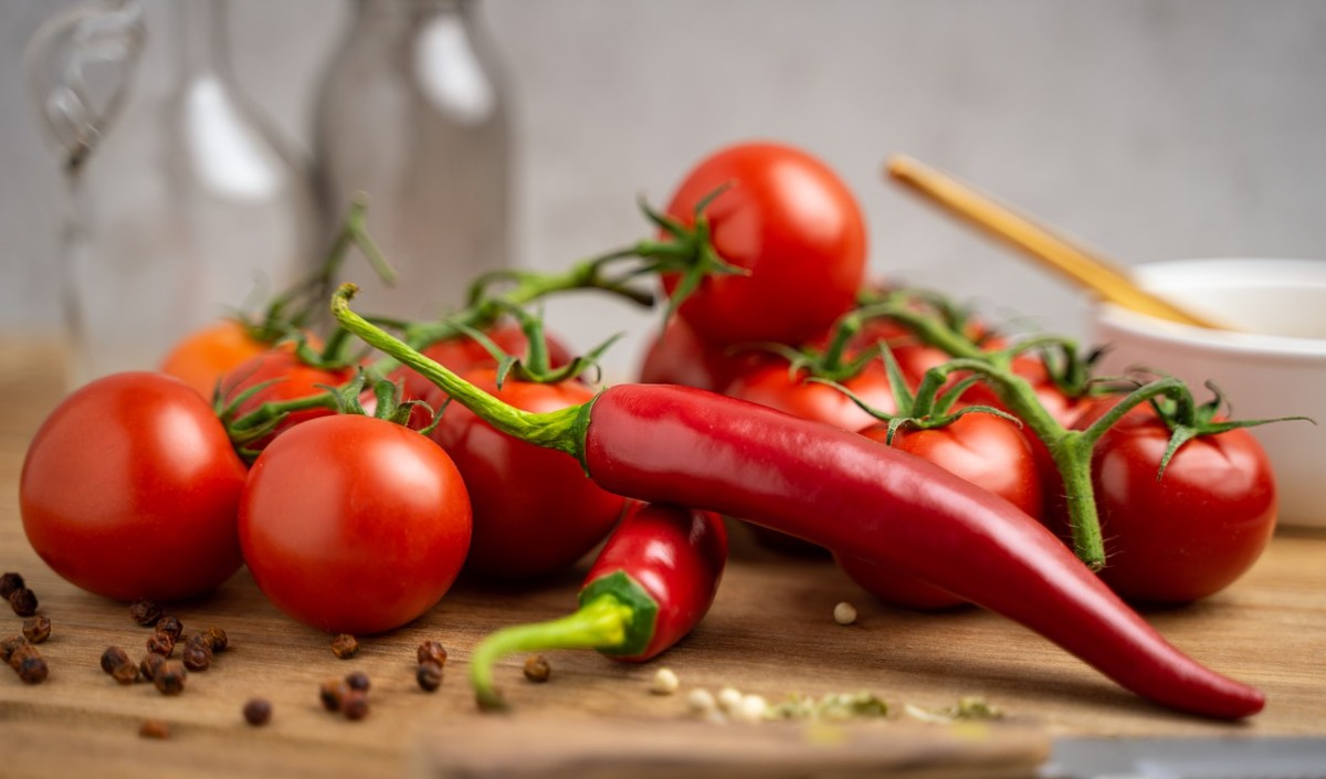  tomatoes and green chillies