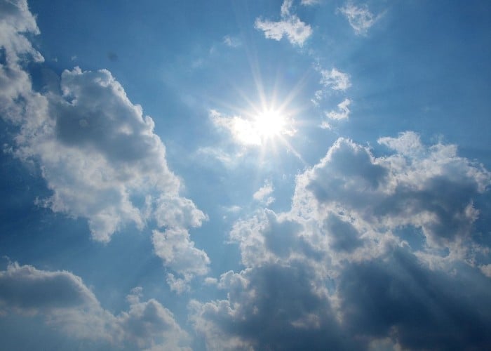 Surya Arghya Rules: सूर्य को जल देते वक्त जरूर रखें इन बातों का ध्यान, धन और समृद्धि में होगी वृद्धि