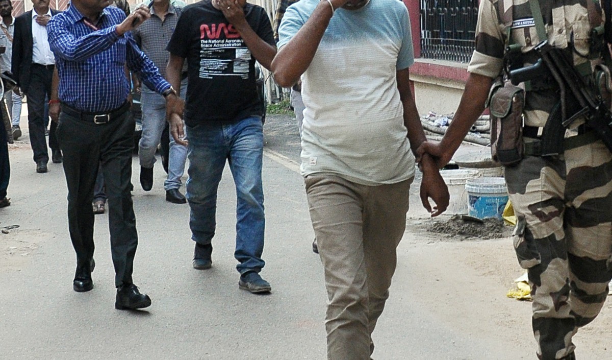 मेघालय: दो सप्ताह में अंतराष्ट्रीय सीमा पर नौ बांग्लादेशी समेत 11 लोग गिरफ्तार मेघालय: दो सप्ताह में अंतराष्ट्रीय सीमा पर नौ बांग्लादेशी समेत 11 लोग गिरफ्तार