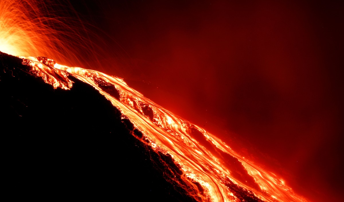 হাওয়াইয়ের আগ্নেয়গিরি থেকে লাভা ফেটে 150 ফুটেরও বেশি উচ্চতায় পৌঁছেছে