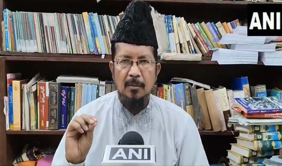‘शरीयत की नजर में वह अपराधी, उन्हें खुदा को देना होगा जवाब’, मैच में मोहम्मद शमी के एनर्जी ड्रिंक पीने पर भड़के मौलाना