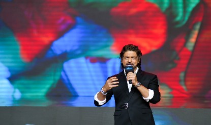 Shah Rukh Khan, Ajay Devgan, Tiger Shroff पर गिरी गाज, कंज्यूमर फोरम ने जारी किया ये ऐड करने के लिए नोटिस