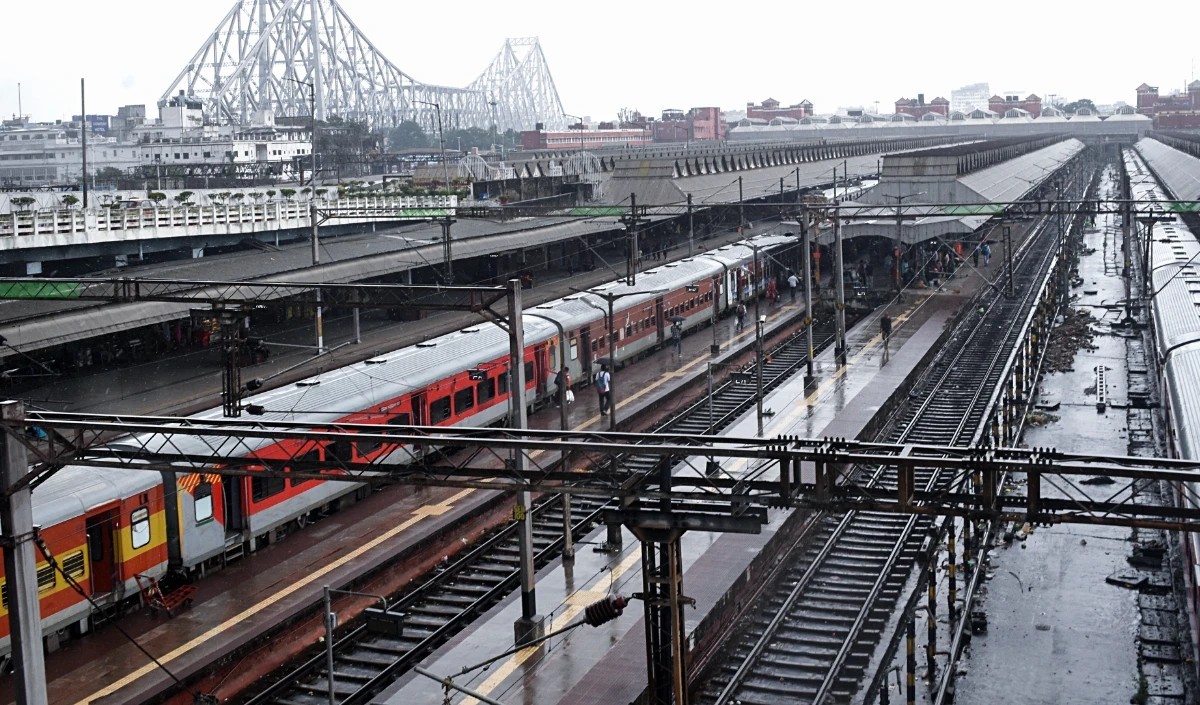 हरियाणा: ट्रेन की चपेट में आने से दो लोगों की मौत हरियाणा: ट्रेन की चपेट में आने से दो लोगों की मौत