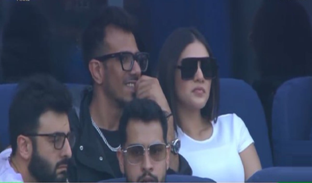 अब इस मिस्ट्री गर्ल के साथ नजर आए युजवेंद्र चहल,इंडिया वर्सेस न्यूजीलैंड फाइनल मैच देखने पहुंच दुबई