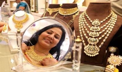 अमेरिका-चाइना में बढ़ी तनातनी तो Gold के भी बढ़े दाम, ये हुई सोने की कीमत