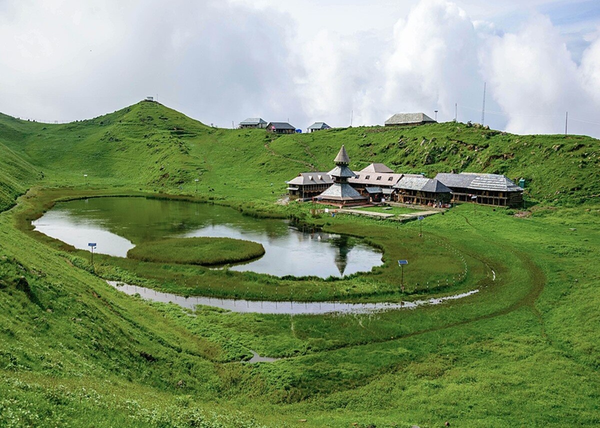 Prashar Lake Trip: हिमाचल में स्थित पराशर झील की खूबसूरती देख बार-बार जाने का करेगा मन, ऐसे प्लान करें ट्रिप
