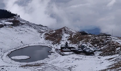 Prashar Lake Trip: हिमाचल में मौजूद पराशर झील घूमने के लिए दिल्ली से बनाएं शानदार ट्रिप, खूबसूरती देख झूम उठेंगे आप