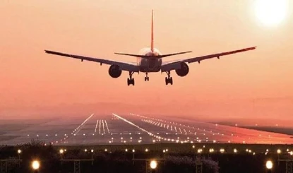 Delhi Airport पर 582 फ्लाइट्स की उड़ान में हुई देरी, यात्रियों के सब्र का बांध टूटा, ग्राउंड स्टाफ से हुई झड़प