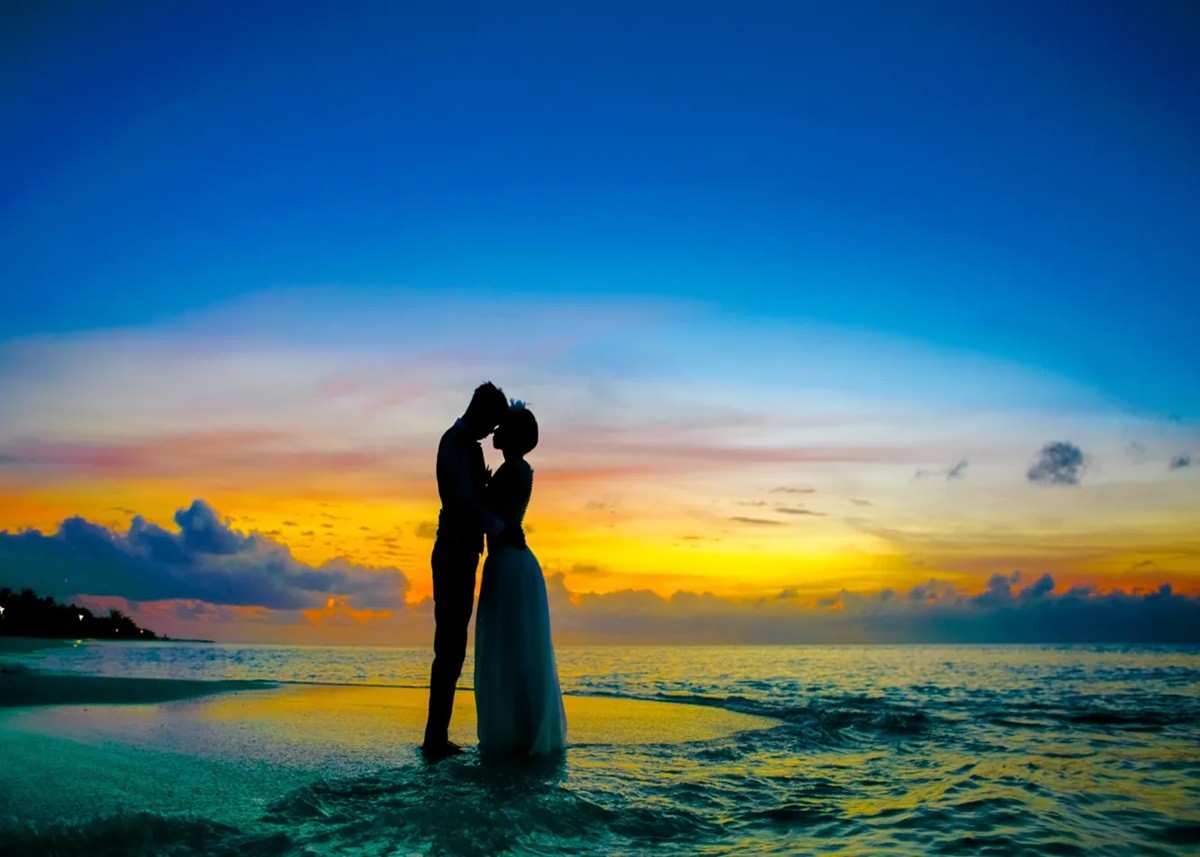 Romantic Places: जिंदगी में रोमांस की होगी वापसी, अप्रैल में पार्टनर के साथ एक्सप्लोर करें ये हसीन जगहें