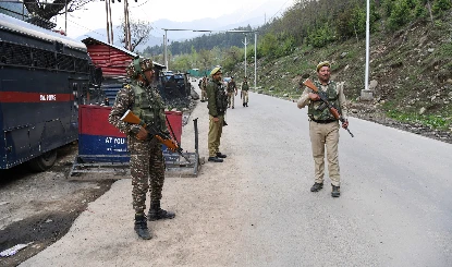 हाथ में AK47, पठानी लंबा कुर्ता... पहलगाम में 28 पर्यटकों को मारने वाले आतंकवादी की तस्वीर ऑनलाइन वायरल | Pahalgam Tourist Attack