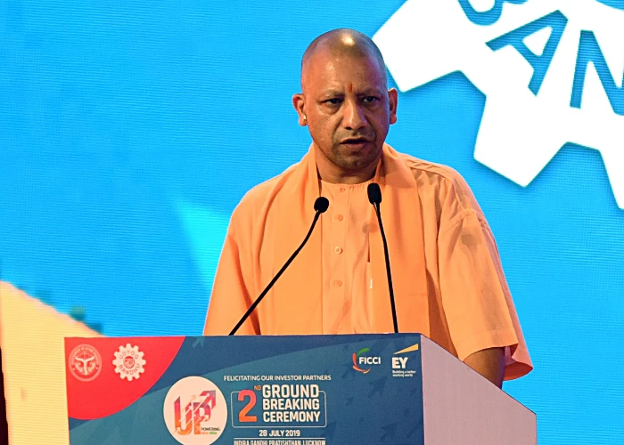 वक्फ बिल पास होने के बाद यूपी में योगी सरकार ने लिया बड़ा एक्शन, जानें यूपी में चल क्या रखा है