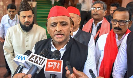 Stock market slide: Akhilesh Yadav says common people losing money, blames Centre