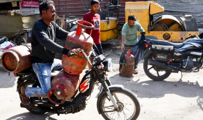 आम आदमी को बड़ा झटका, LPG गैस सिलेंडर के दाम में 50 रुपये की बढ़ोतरी