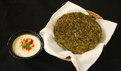 Breakfast Recipes: ब्रेकफास्ट में झटपट बनाकर तैयार करें पालक पनीर पराठा, स्वाद के साथ सेहत का भी कॉम्बिनेशन