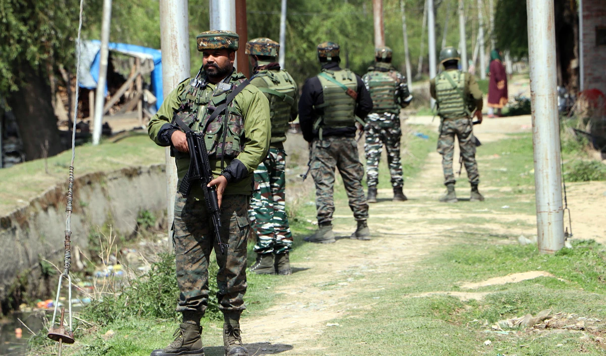 Jammu and Kashmir | पाकिस्तान की गोलेबारी में प्रशासनिक अधिकारी की मौत, दो अन्य कर्मचारी गंभीर रूप से घायल