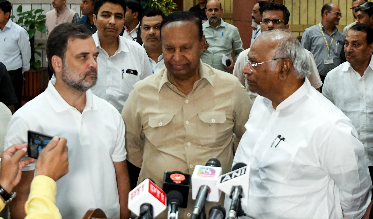 Rahul Gandhi और मल्लिकार्जुन खरगे ने पीएम मोदी को लिखा पत्र, संसद का विशेष सत्र बुला...