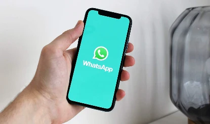 WhatsApp लाया नया स्टिकर रिएक्शन फीचर, अब चैट्स होंगी और भी रोमांचक